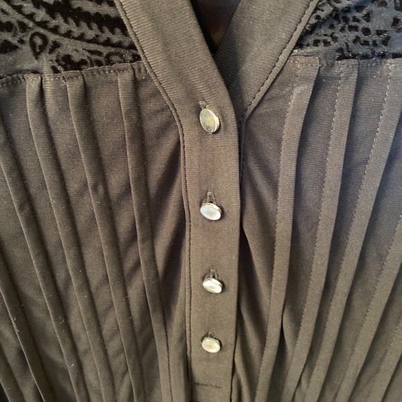 Black flowy blouse with a velvet embossed yoke -size small - Picture 4 of 6